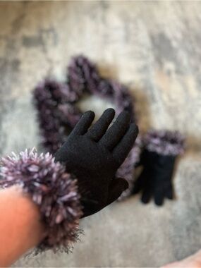 Black Gloves with Purple Faux-Fur Trim - and matching scarf Women's Accessories